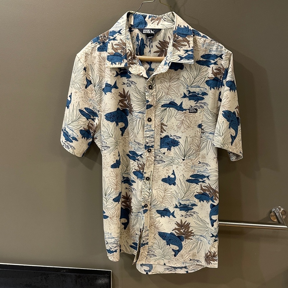 Eddie Bauer Men’s Blue and Cream Short Sleeve Shirt